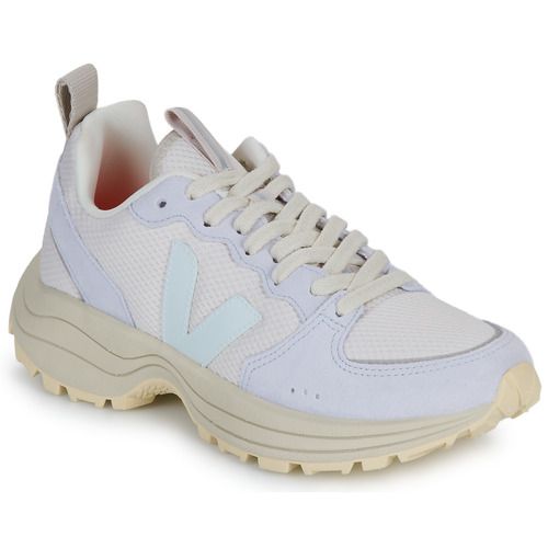 Sneakers basse Veja VENTURI Bianco per donna, eleganti e versatili, perfette per ogni occasione. Comfort superiore e stile contemporaneo, realizzate con materiali sostenibili. Acquista ora le tue nuove sneakers per un look alla moda e sostenibile.