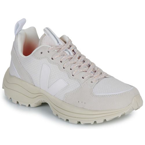 Sneakers basse Veja VENTURI Bianco per donna, eleganti e versatili, ideali per ogni occasione. Realizzate con materiali di alta qualità, offrono comfort e stile senza tempo, perfette per completare il tuo look casual. Acquista ora le sneakers basse Veja VENTURI Bianco e trasforma il tuo guardaroba!