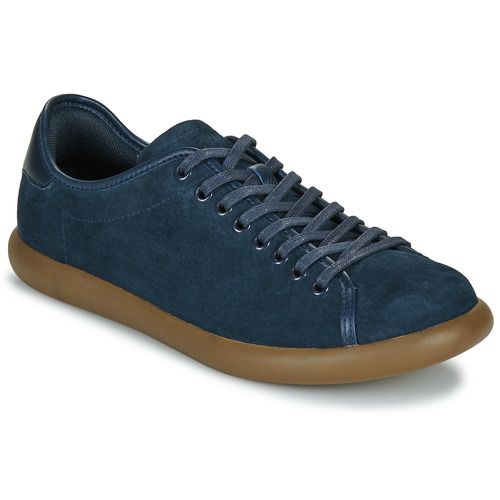 Sneakers uomo Camper PELOTAS SOLLER Marine, scarpe casual di alta qualità con design moderno e dettagli eleganti, perfette per il comfort quotidiano e uno stile alla moda. Acquista ora le Camper PELOTAS SOLLER Marine per un look unico e versatile.