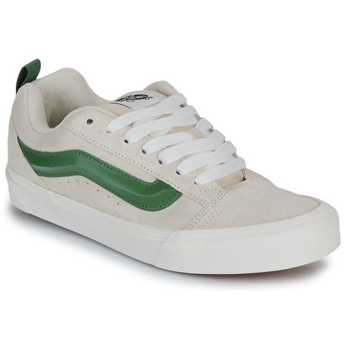 Sneakers Uomo Vans Knu Skool Beige: Stile classico e comfort. Perfette per un look casual, queste sneakers offrono un design elegante e una versatilità senza pari. Ideali per ogni occasione, dal tempo libero all'uscita con gli amici. Acquista ora le Vans Knu Skool Beige per un tocco di stile unico.