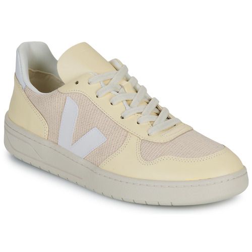 Sneakers uomo Veja V-10 giallo, design moderno e sostenibile, perfette per uno stile casual e alla moda. Scarpe eco-friendly con suola in gomma naturale e materiali riciclati, ideali per ogni occasione. Acquista ora le Veja V-10 giallo per un look unico e contemporaneo.