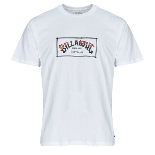 T-shirt maniche corte Billabong ARCH SS bianca per uomo, ideale per un look casual e alla moda. Realizzata in cotone morbido, offre comfort e stile per ogni occasione. Perfetta per l'estate, questa t-shirt è un must-have nel guardaroba di ogni uomo che ama la moda streetwear. Acquista ora la Billabong ARCH SS Bianco e aggiungi un tocco di freschezza al tuo outfit.
