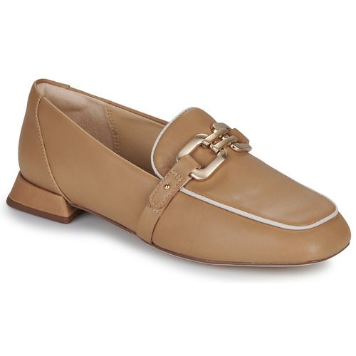 Mocassini donna Clarks UBREE15 LILY di colore beige, eleganti e versatili, ideali per ogni occasione. Realizzati con materiali di alta qualità, offrono comfort e stile. Perfetti per look casual e formali. Scarpe perfette per ogni stagione. Acquista ora per un tocco di classe nel tuo guardaroba!