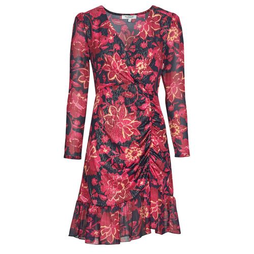 Abito corto rosso Morgan RPETAL per donna, realizzato in materiale sostenibile, ideale per occasioni speciali o uscite casual. Design elegante e alla moda, perfetto per la stagione. Acquista ora per un look trendy e responsabile!