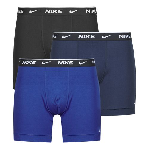 Boxer Uomo Nike BOXER BRIEF 3PK Blu, confezione da tre pezzi, comfort e stile per ogni occasione. Ideali per l'abbigliamento quotidiano, realizzati in materiale morbido e traspirante, perfetti per una vestibilità ottimale. Acquista ora i boxer Nike per il massimo del supporto e della comodità.
