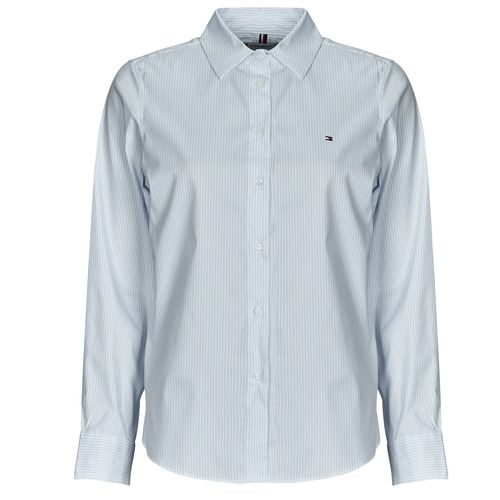 Camicia Donna Tommy Hilfiger ESS POPLIN REGULAR SHIRT Blu, realizzata in cotone leggero e traspirante. Design elegante e moderno, adatta per ogni occasione. Perfetta per un look casual-chic, questa camicia presenta una vestibilità regolare che esalta la silhouette femminile. Ideale da abbinare a jeans o pantaloni eleganti per un outfit versatile e alla moda. Acquista la tua camicia Tommy Hilfiger oggi stesso!