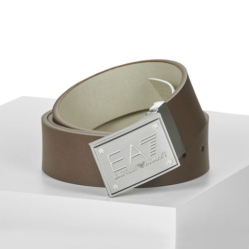 Cintura uomo Emporio Armani EA7 7X000091 Marrone in pelle di alta qualità, perfetta per completare il tuo look elegante e casual. Design sofisticato con logo EA7 distintivo, ideale per l'uso quotidiano o occasioni speciali. Acquista la cintura Emporio Armani EA7 per aggiungere un tocco di stile al tuo guardaroba.