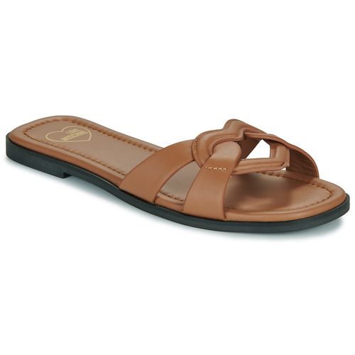 Ciabatta Donna Love Moschino FILLED HEART MULE in pelle nera con dettagli a forma di cuore rosso, ideale per comfort e stile. Perfetta per ogni occasione, questa ciabatta unisce eleganza e praticità, rendendola un must-have per il tuo guardaroba. Scopri la qualità e il design unico di Love Moschino.