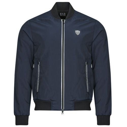 Giubbotto uomo Emporio Armani EA7 TRAIN PREMIUM SHIELD JACKET 8NPB12 in colore marine, ideale per attività sportive e tempo libero. Stile moderno e comfort superiore, perfetto per ogni outfit. Acquista ora il giubbotto Emporio Armani EA7 per un look alla moda e funzionale.