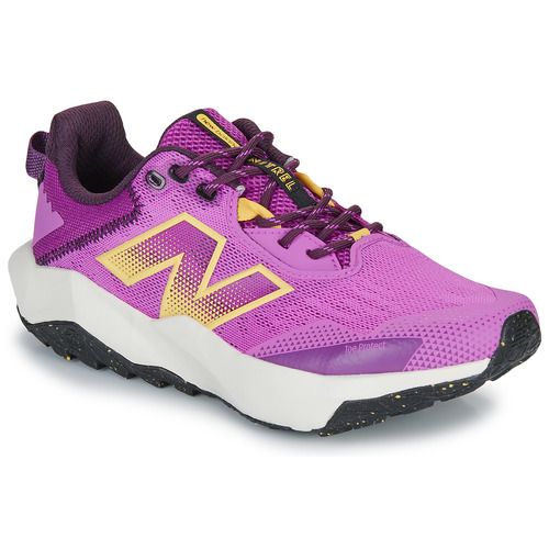 Scarpe da running New Balance Nitrel per donna, ideali per correre su terreni misti. Comode e leggere, queste scarpe offrono supporto e ammortizzazione, perfette per le atlete che cercano prestazioni elevate. Design moderno e materiali di qualità.
