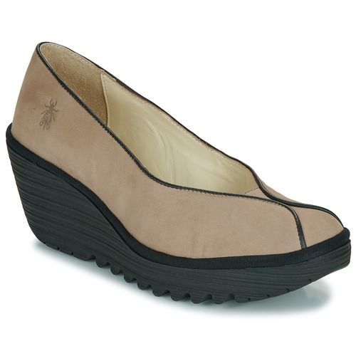 Décolleté Donna Fly London P501566003 in morbido pelle nera, con tacco elegante di 7 cm, ideale per ogni occasione. Design moderno e comfort esclusivo, perfetto per chi cerca stile e praticità.