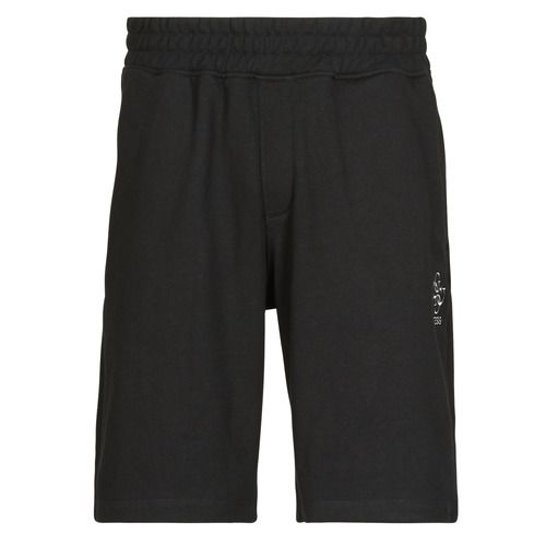 Pantaloni corti Uomo Guess CLOVIS Nero, eleganti e alla moda, perfetti per l'estate. Realizzati in materiale leggero, ideali per outfit casual e sportivi. Acquista ora i Guess CLOVIS per un look trendy e confortevole.