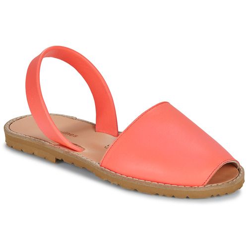 Sandali Donna Minorquines AVARCA in pelle, eleganti e comodi, ideali per l'estate. Design classico e versatile, perfetti per ogni occasione. Disponibili in diverse colorazioni, questi sandali offrono comfort e stile, rendendoli un must-have per il guardaroba femminile. Scopri la qualità artigianale dei Minorquines e aggiungi un tocco di eleganza al tuo look estivo.