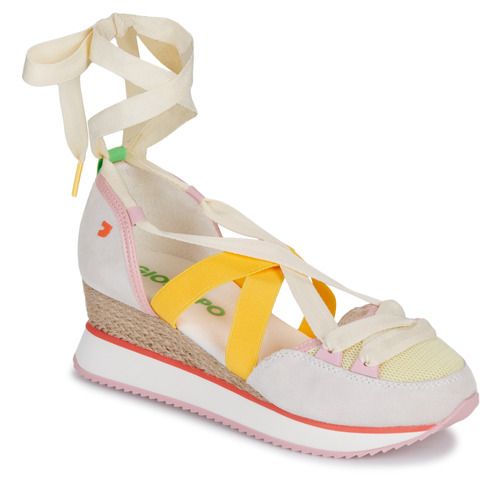 Sandali Gioseppo HINESBURG per donna, eleganti e alla moda, in pelle di alta qualità. Design unico con dettagli raffinati, perfetti per la stagione estiva. Comodi e versatili, ideali per ogni occasione, dalle passeggiate al mare agli aperitivi in città. Disponibili in diverse taglie e colori per soddisfare ogni stile. Aggiungi un tocco di classe al tuo guardaroba con questi sandali Gioseppo HINESBURG.