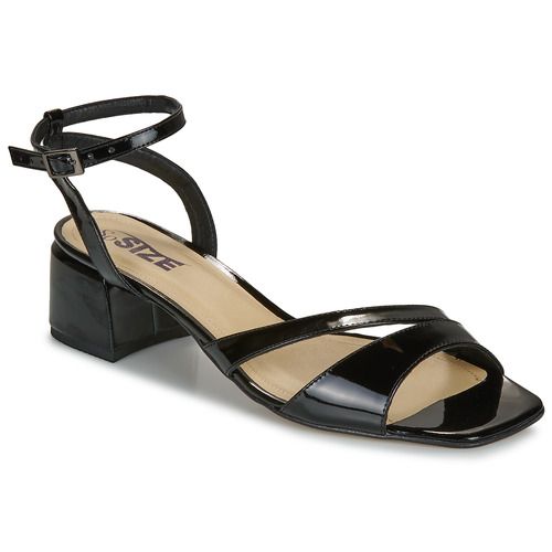 Sandali MAELYS neri per donna, eleganti e alla moda, ideali per ogni occasione. Realizzati con materiali di alta qualità, questi sandali offrono comfort e stile. Perfetti per l'estate, si abbinano facilmente a qualsiasi outfit. Disponibili in diverse misure.