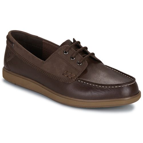 Scarpe da barca uomo Clarks BRATTON BOAT in marrone, in pelle di alta qualità, con suola antiscivolo, design elegante e confortevole ideale per ogni occasione. Perfette per l'estate, questi mocassini Clarks offrono stile e praticità, rendendoli un must-have per il guardaroba maschile. Acquista ora le Clarks BRATTON BOAT marroni per un look sofisticato e casual.