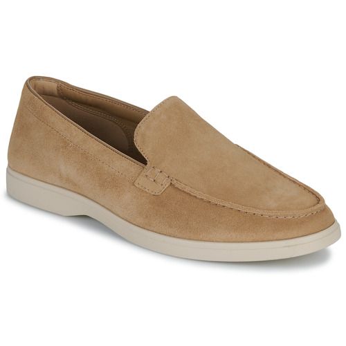 Mocassini uomo Clarks TORFORD EASY in marrone, stile elegante e casual, ideali per ogni occasione. Confortevoli e di alta qualità, questi scarponi offrono un ottimo supporto per il piede. Scarpe perfette per l'ufficio o il tempo libero, un must-have per l'armadio maschile.