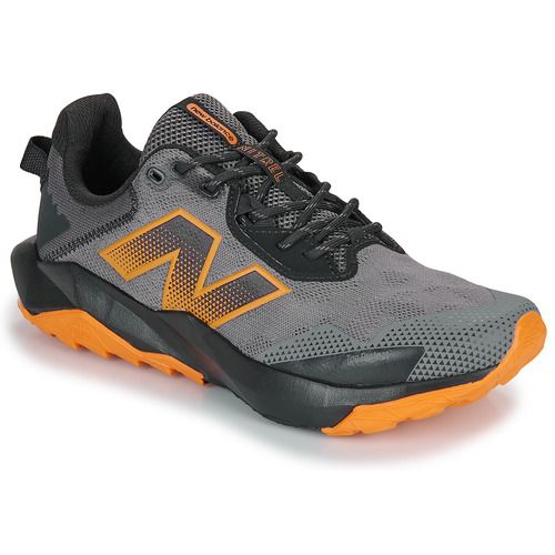 Scarpe da running Uomo New Balance Nitrel Nero, design elegante e sportivo, ideali per allenamenti e attività all'aperto, dotate di comfort e supporto per il piede. Perfette per corridori di tutti i livelli, offrono una suola resistente e traspirante. Acquista ora le tue New Balance Nitrel Nero per migliorare le tue performance sportive.