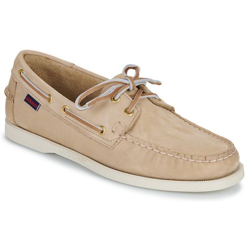 Scarpe da barca uomo Sebago PORTLAND NUBUCK Beige, modello elegante e casual perfetto per l'estate. Realizzate in nubuck di alta qualità, queste scarpe offrono comfort e stile per ogni occasione, ideali per gli amanti delle attività all'aperto o per una passeggiata in città. Scegli Sebago per un look raffinato e alla moda.