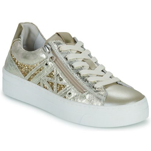 Sneakers basse NeroGiardini E513010D Oro per donna, eleganti e versatili, ideali per ogni occasione. Design moderno con dettagli raffinati, perfette per completare il tuo outfit con stile. Scarpe di alta qualità, comfort e tendenza in un unico prodotto.