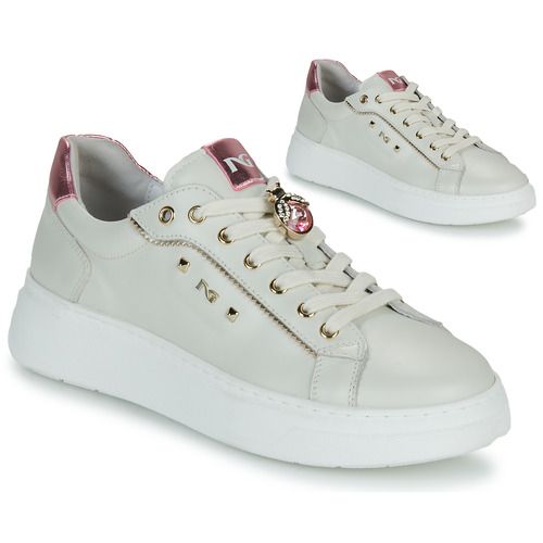 Sneakers basse Donna NeroGiardini E513060D in bianco, design elegante e moderno, perfette per ogni occasione. Scarpe trendy, comode e versatili, ideali per il look quotidiano. Acquista ora le NeroGiardini Sneakers E513060D e aggiungi un tocco di stile al tuo guardaroba.