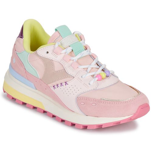 Sneakers basse Donna Victoria LUNA NYLON SERRAJE, eleganti e confortevoli, perfette per un look casual e alla moda. Realizzate con materiali di alta qualità, queste sneakers offrono un'ottima vestibilità e sono ideali per ogni occasione. Acquista ora le Victoria LUNA NYLON SERRAJE e completa il tuo stile con scarpe trendy e versatili.