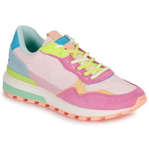 Sneakers basse Donna Victoria LUNA NYLON SERRAJE, eleganti e versatili, ideali per ogni outfit. Queste sneakers offrono comfort e stile, realizzate con materiali di alta qualità. Perfette per la donna moderna che cerca moda e praticità. Acquista ora la tua paio di Sneakers Victoria LUNA NYLON SERRAJE per un look alla moda e rilassato.