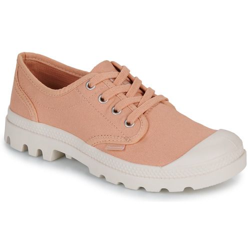 Sneakers basse Palladium PAMPA OX da donna, eleganti e versatili, perfette per il tuo stile quotidiano. Con un design moderno e materiali di alta qualità, queste scarpe offrono comfort e supporto per ogni passo. Ideali per occasioni casual e attive, le sneakers Palladium PAMPA OX sono un must-have per ogni guardaroba femminile.