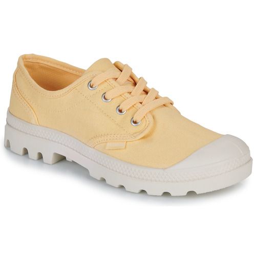 Sneakers basse Donna Palladium PAMPA OX in colore classico, caratterizzate da un design elegante e materiali di alta qualità. Queste sneakers offrono comfort e stile, perfette per outfit casual e quotidiani. Ideali per la primavera e l'estate, le Palladium PAMPA OX sono un must-have per ogni appassionata di moda. Acquista ora e arricchisci il tuo guardaroba con queste versatili sneakers!