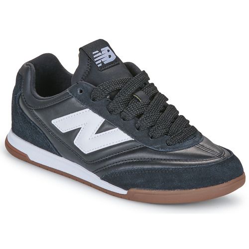 Sneakers basse New Balance RC42 donna, eleganti e comode, perfette per un look casual. Design moderno e materiali di alta qualità, ideali per ogni occasione. Acquista ora le New Balance RC42 per un comfort e uno stile senza pari.