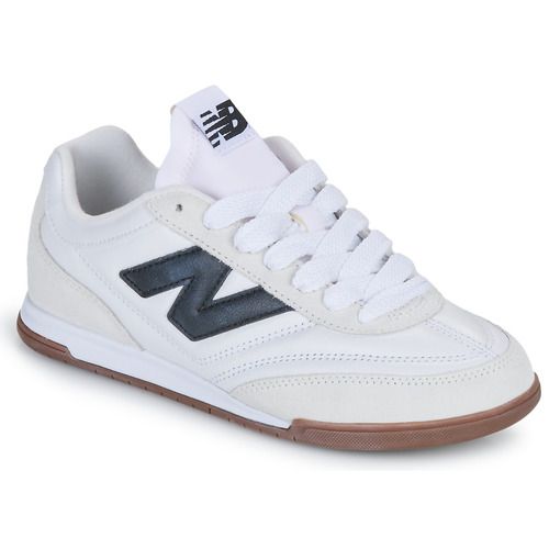 Sneakers basse New Balance RC42 per donna, eleganti e comode, perfette per ogni occasione. Design moderno e versatile, disponibili in colori alla moda. Ideali per un look sportivo e casual, queste scarpe offrono massimo comfort e sostegno durante la giornata. Acquista ora le New Balance RC42 e completa il tuo outfit con stile!