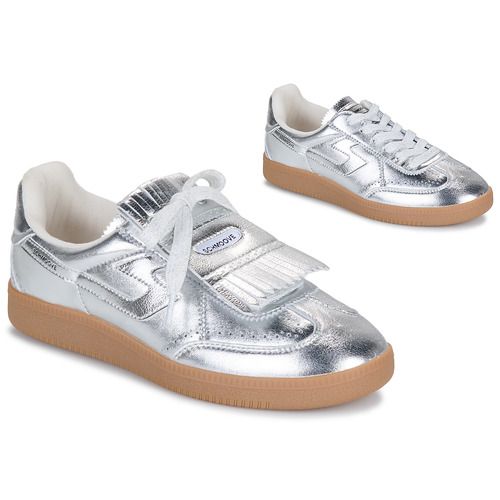 Sneakers basse Schmoove SHEFFIELD GOLF W in Argento per Donna, eleganti e versatili, perfette per un look casual e alla moda. Ideali per ogni occasione, queste sneakers offrono comfort e stile, adatte per donne che vogliono unire estetica e praticità. Acquista ora le tue nuove sneakers Schmoove SHEFFIELD GOLF W Argento e completa il tuo outfit con classe!