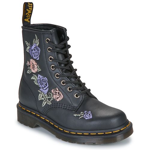 Stivaletti Donna Dr. Martens 1460 Vonda Black Genix Nappa, eleganti e versatili, perfetti per ogni occasione. Realizzati in nappa nera di alta qualità, offrono comfort e stile senza tempo. Ideali per completare il tuo look con un tocco di originalità, questi stivaletti sono un must-have per le appassionate di moda. Acquista ora e scopri il perfetto equilibrio tra praticità e design iconico.