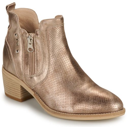 Stivaletti Donna NeroGiardini E512700D in Oro, eleganti e alla moda, perfetti per ogni occasione. Realizzati con materiali di alta qualità, offrono comfort e stile. Ideali per completare il tuo outfit con un tocco di classe e originalità. Disponibili in diverse misure. Acquista ora per aggiungere questi stivaletti unici al tuo guardaroba!