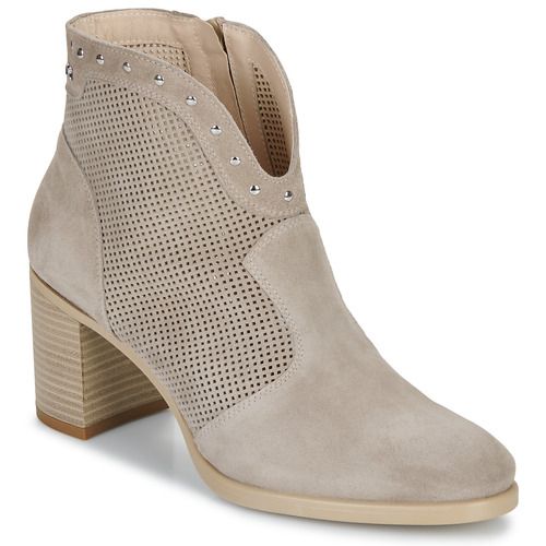Stivaletti Donna Beige NeroGiardini E512710D, eleganti e versatili, ideali per ogni occasione. Con design sofisticato e materiali di alta qualità, questi stivaletti offrono comfort e stile. Perfetti per completare qualsiasi outfit, dalla moda casual a quella più chic. Disponibili in beige, rendono il tuo look unico e alla moda. 