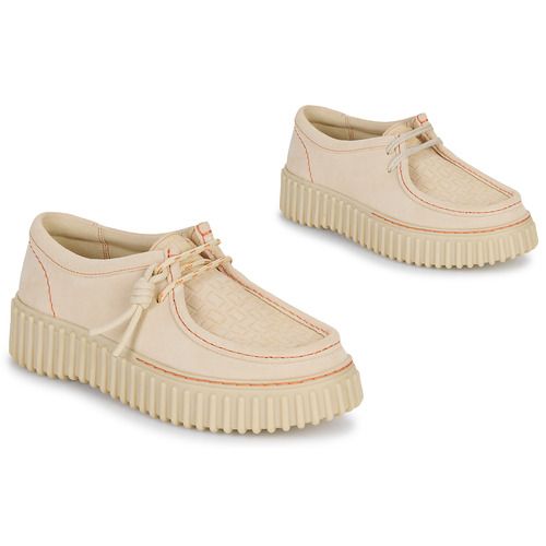 Scarpa Clarks TORHILL BEE Derby Donna di alta qualità, in pelle elegante con design classico, perfetta per ogni occasione. Comfort eccezionale e stile raffinato per donne moderne, ideale per l’abbigliamento casual e formale. Acquista ora per un look trendy e sofisticato.
