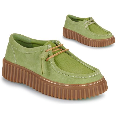Scarpe Clarks TORHILL BEE Derby Donna in pelle di alta qualità con design elegante. Queste scarpe offrono comfort e stile, perfette per occasioni formali e casual. Acquista ora il tuo paio di Derby Clarks per un look sofisticato e alla moda.