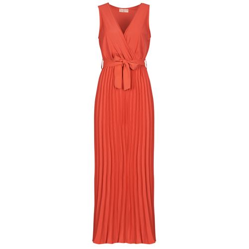 Abito lungo donna Moony Mood KIMIE in rosso, elegante e alla moda, perfetto per eventi speciali e occasioni estive. Design sofisticato e tessuto di alta qualità per un comfort ottimale. Scopri il tuo stile con l'abito KIMIE, un must-have nel tuo guardaroba!