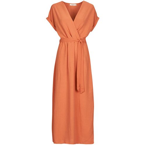 Abito lungo donna Deeluxe TEYSSA in arancio, caratterizzato da un design elegante e alla moda, ideale per eventi estivi e occasioni speciali. Realizzato con materiali di alta qualità, questo vestito lungo assicura comfort e stile. Perfetto per donne che cercano un outfit versatile e trendy, disponibile in diverse taglie per adattarsi a ogni silhouette. Aggiungi un tocco di colore al tuo guardaroba con questo abito lungo TEYSSA.