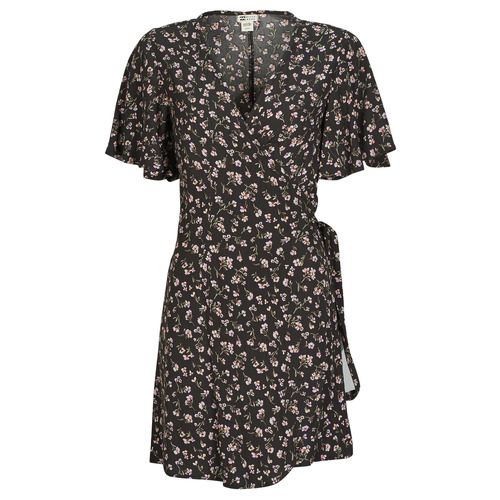Abito corto Billabong ALL FOR YOU per donna, elegante e trendy, ideale per ogni occasione. Realizzato con materiali di alta qualità, offre comfort e stile, perfetto per l'estate e le serate casual. Scopri l'abbigliamento femminile alla moda con questo abito versatile, adatto a diverse combinazioni di accessori. Acquista ora per un look fresco e giovanile.