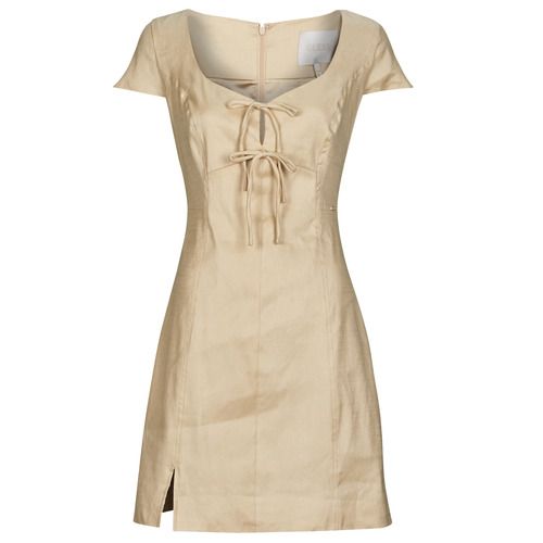 Abito corto Guess ISABEAU BOWS MINI per donna, caratterizzato da un design elegante e alla moda. Questo vestito corto è perfetto per occasioni speciali o per un look casual-chic. Realizzato con tessuti di alta qualità, offre comfort e stile. Scopri l'ultima collezione di abbigliamento Guess disponibili online.