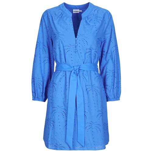 Abito corto Donna Desigual TOURS Blu, elegante e trendy, perfetto per ogni occasione. Realizzato con un design moderno, questo vestito estivo offre comfort e stile. Scopri il look ideale per le tue uscite con l'abito corto Desigual TOURS Blu.