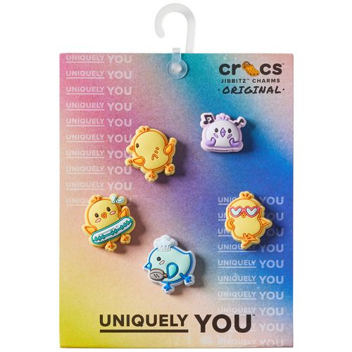 Accessori scarpe Donna Crocs JIBBITZ Chicks Having Fun 5 Pack Multicolore, set di charm colorati per sandali Crocs, ideale per personalizzare le tue calzature e aggiungere un tocco di divertimento e stile. Perfetto per le appassionate di moda e comfort, questo pacchetto include cinque graziosi soggetti che rendono ogni paio di Crocs unico e alla moda.
