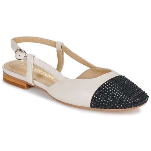 Ballerine ALMA EN PENA V250513 Bianco per Donna, eleganti e confortevoli, ideali per ogni occasione. Design sofisticato e materiali di alta qualità per un look chic e alla moda. Scopri il comfort e lo stile delle ballerine ALMA EN PENA, perfette per completare il tuo outfit. Acquista ora queste ballerine bianche e aggiungi un tocco di classe al tuo guardaroba.