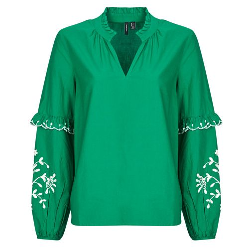 Camicia elegante Vero Moda VMNOEL Verde per donna, realizzata in tessuto leggero e traspirante. Design moderno con dettagli raffinati, ideale per outfit casual e formali. Perfetta per la primavera e l'estate, versatile da abbinare con jeans o gonne. Aggiungi un tocco di stile al tuo guardaroba con questa camicetta must-have.