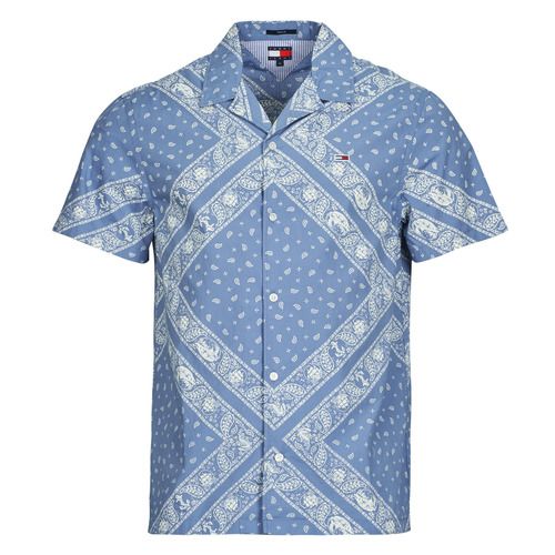Camicia a maniche corte uomo Tommy Jeans TJM REG AOP SS SHIRT EXT Blu, unisex, perfetta per l'estate. Design elegante e moderno, ideale per look casual e informali. Realizzata con materiali di alta qualità, offre comfort e stile. Perfetta per occasioni quotidiane, da indossare sia in città che in vacanza. Disponibile nelle taglie standard. Aggiungi questa camicia versatile al tuo guardaroba per un tocco di moda contemporanea.