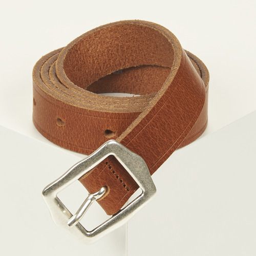 Cintura Donna Levis LUX LEATHER BELT REGULAR in Marrone, realizzata in pelle di alta qualità, perfetta per completare ogni outfit con stile. Design elegante e versatile, ideale per ogni occasione. Cintura resistente e di tendenza, un must-have nel guardaroba femminile. Acquista ora per un look chic e raffinato!