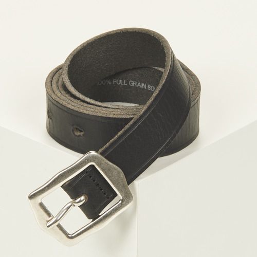 Cintura Donna Levis LUX LEATHER BELT REGULAR Nero, elegante e versatile, realizzata in pelle di alta qualità. Perfetta per completare ogni outfit, questa cintura aggiunge un tocco di stile e raffinatezza. Disponibile nel classico colore nero, ideata per chi cerca comfort e durata. Ideale per l'uso quotidiano e per occasioni speciali. Acquista la tua Levis LUX LEATHER BELT REGULAR Nero e valorizza il tuo look!