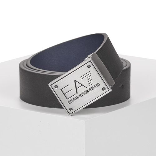 Cintura Uomo Emporio Armani EA7 7X000091 in nero, elegante e di alta qualità, ideale per completare ogni outfit. Perfetta per un look casual o formale, questa cintura è realizzata con materiali premium e presenta il logo distintivo EA7. Acquista ora per aggiungere un tocco di stile raffinato al tuo guardaroba.