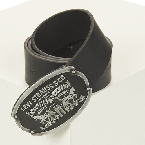 Cintura Uomo Levis BILLY BELT Nero in pelle, elegante e resistente, ideale per completare ogni look maschile. Design moderno e logo Levis distintivo, perfetta per occasioni casual e formali. Acquista ora per un accessorio di stile e qualità.